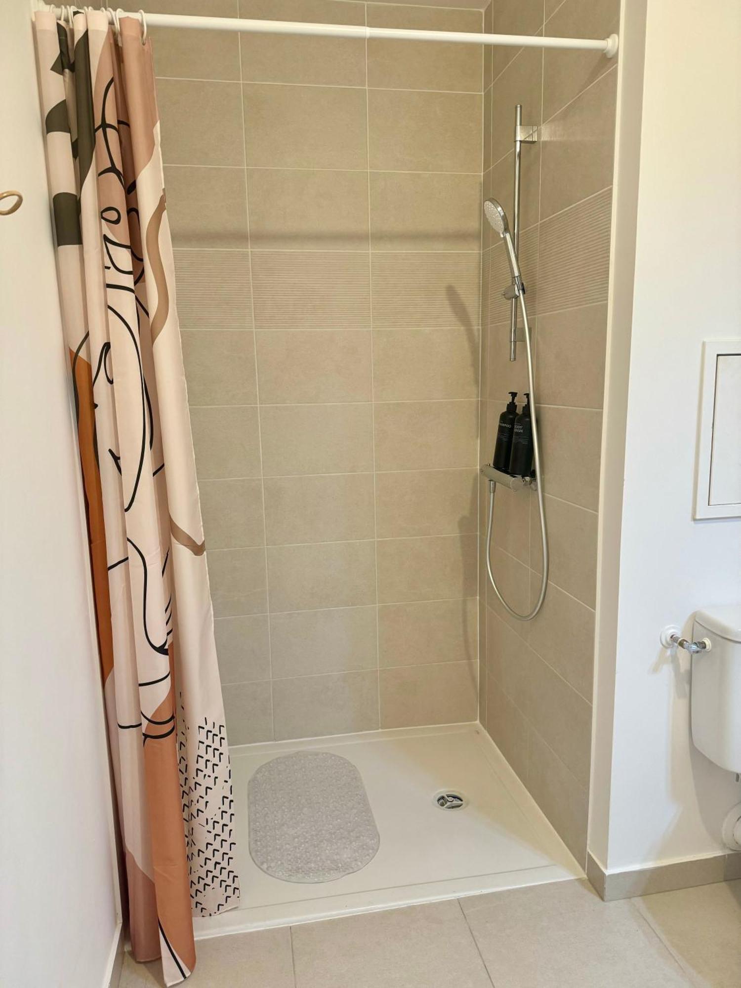 Studio Moderne Et Tout Equipe, Proche Du Rer, Paris & Aeroport D'Orly En 20 Min, Lit Bebe Sur Demande Vitry-sur-Seine Eksteriør billede